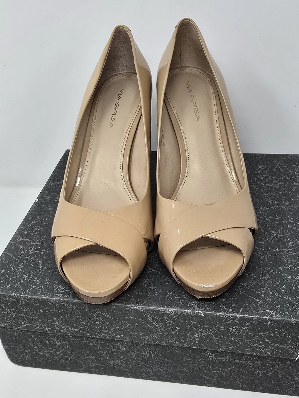 Via Spiga 10 v-unity nude‎ patent leather peep toe pumps heels preppy old money